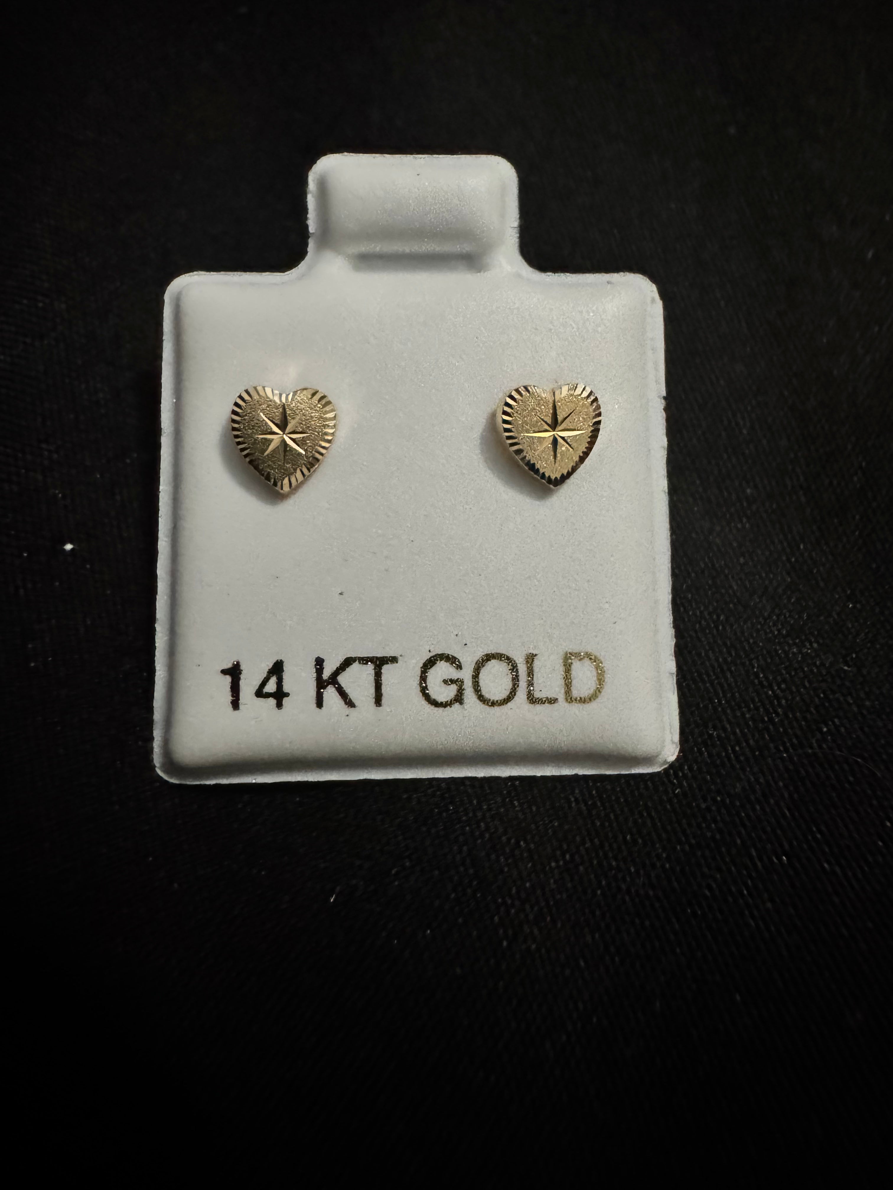 Aretes de oro corazón dorado 14k